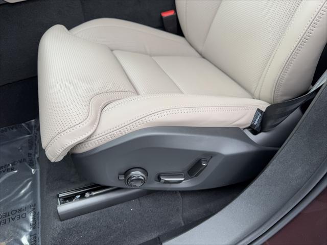2025 Volvo XC90 Plug-In Hybrid T8 Ultra 6-Seater