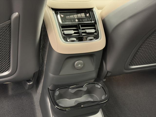 2025 Volvo XC90 Plug-In Hybrid T8 Ultra 6-Seater