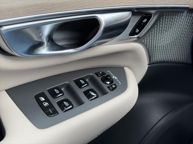 2025 Volvo XC90 Plug-In Hybrid T8 Ultra 6-Seater