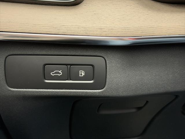 2025 Volvo XC90 Plug-In Hybrid T8 Ultra 6-Seater