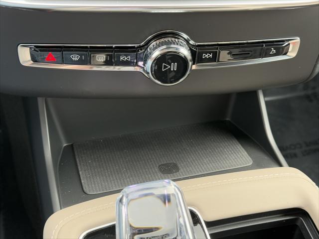 2025 Volvo XC90 Plug-In Hybrid T8 Ultra 6-Seater
