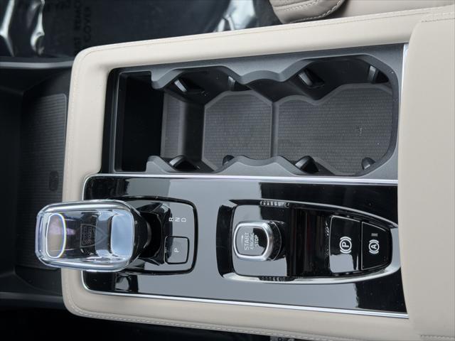 2025 Volvo XC90 Plug-In Hybrid T8 Ultra 6-Seater