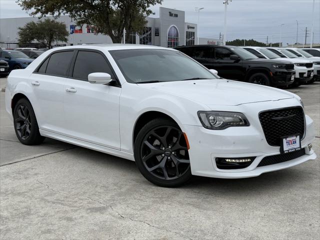 2023 Chrysler 300 Touring L