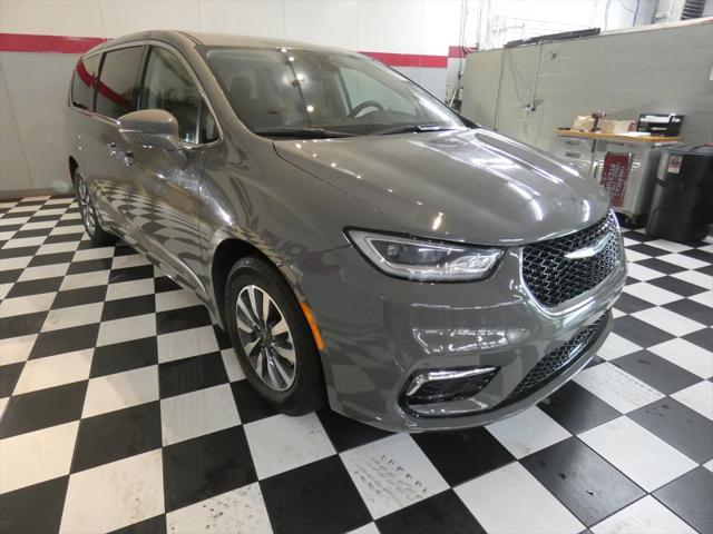 2022 Chrysler Pacifica Hybrid Touring L