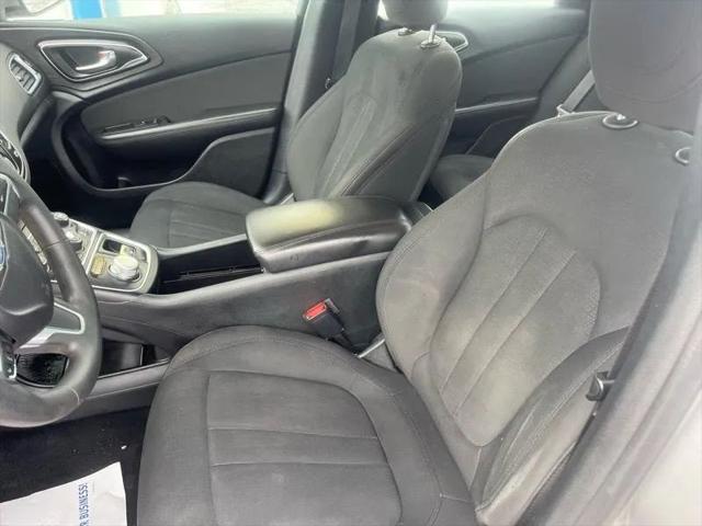 2016 Chrysler 200 LX