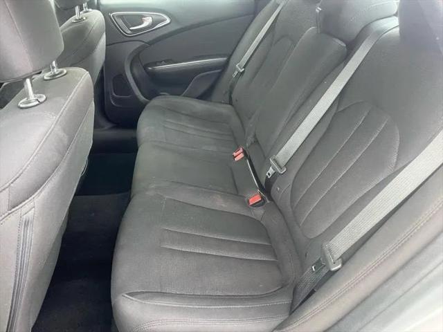 2016 Chrysler 200 LX