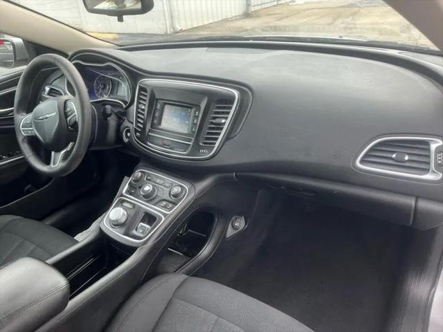 2016 Chrysler 200 LX