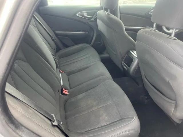 2016 Chrysler 200 LX