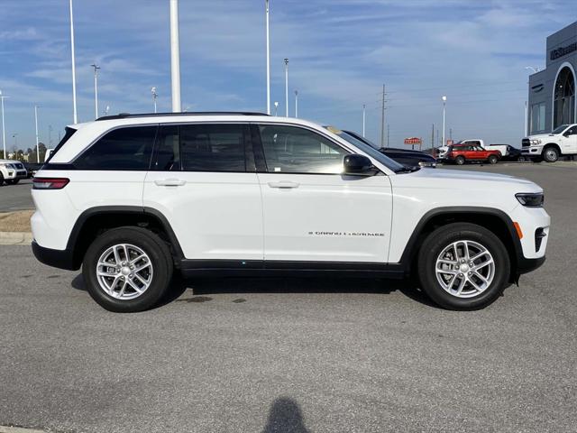 2023 Jeep Grand Cherokee Laredo 4x2