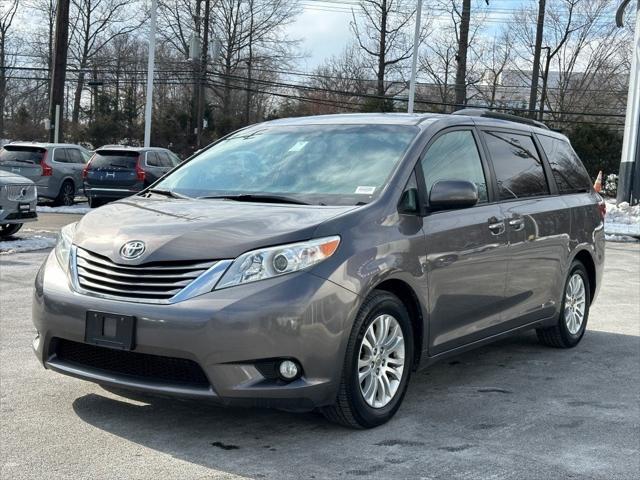 2017 Toyota Sienna XLE 8 Passenger