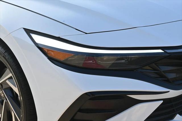 2025 Hyundai Elantra Hybrid Limited