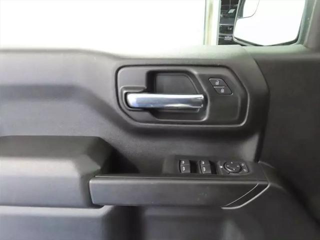 2022 Chevrolet Silverado 1500 4WD Crew Cab Short Bed Custom