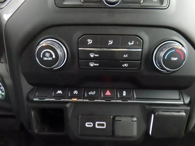 2022 Chevrolet Silverado 1500 4WD Crew Cab Short Bed Custom