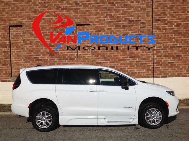2025 Chrysler Pacifica Select for sale in Raleigh, NC
