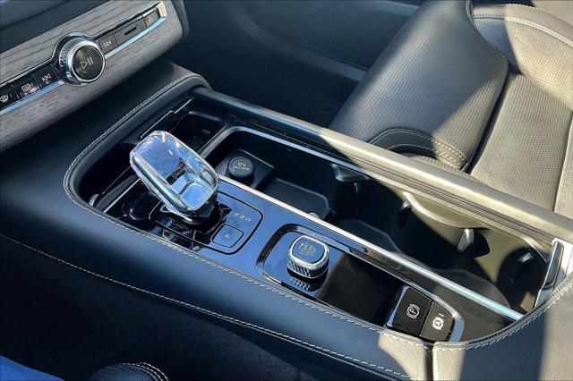 2024 Volvo XC90 B6 Ultimate Bright Theme 6-Seater
