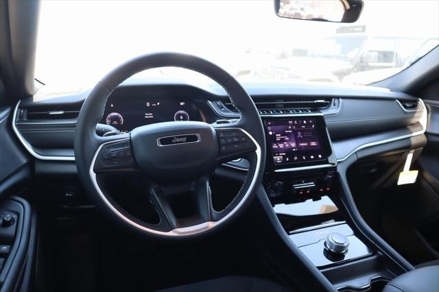 2025 Jeep Grand Cherokee GRAND CHEROKEE L LAREDO X 4X4