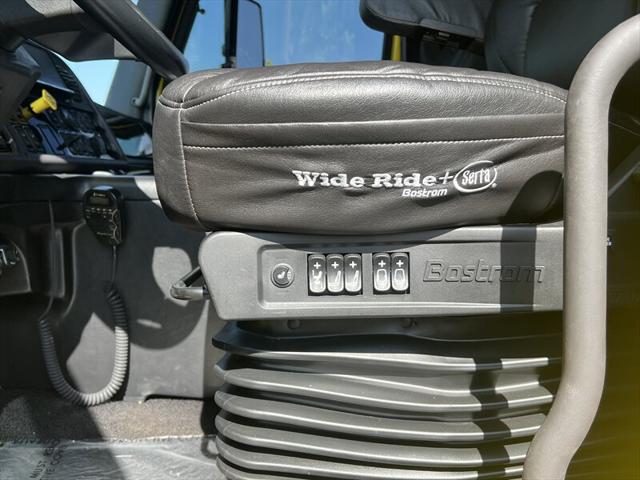 2015 Freightliner P4xl SPORTCHASSIS