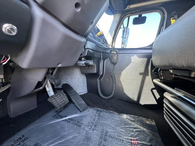 2015 Freightliner P4xl SPORTCHASSIS