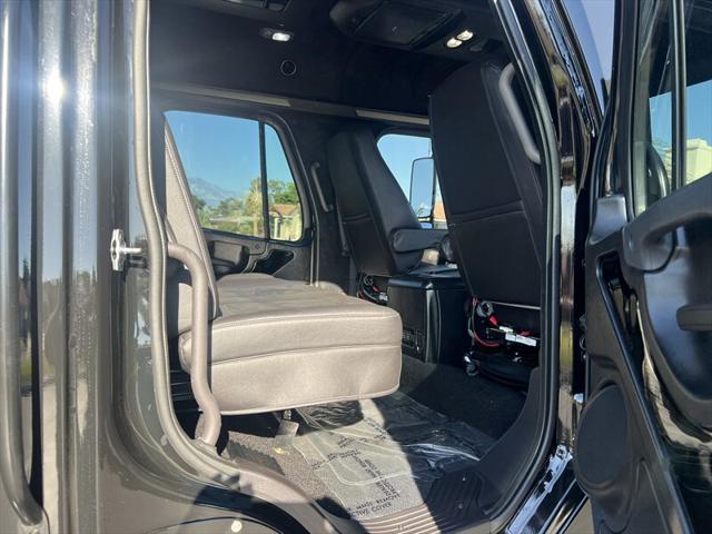 2015 Freightliner P4xl SPORTCHASSIS