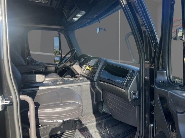 2015 Freightliner P4xl SPORTCHASSIS