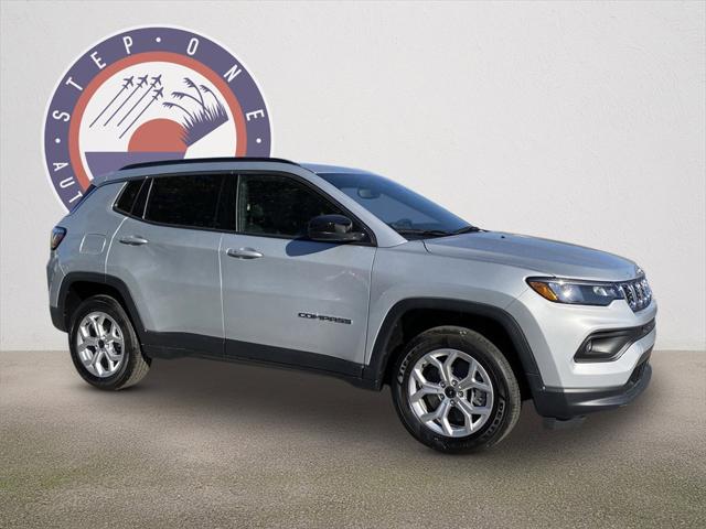 2025 Jeep Compass COMPASS LATITUDE 4X4