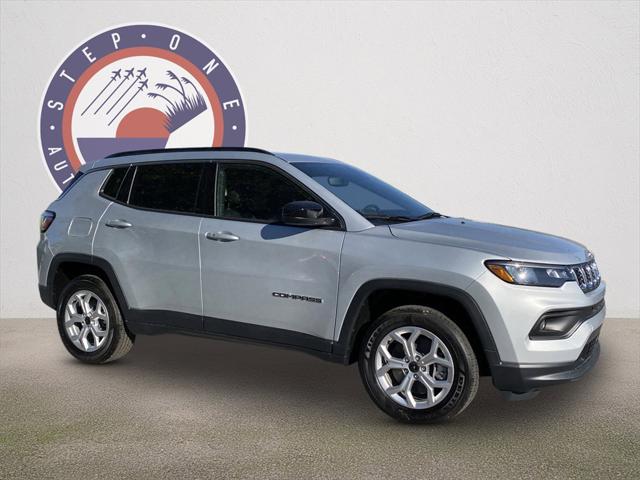 2025 Jeep Compass COMPASS LATITUDE 4X4