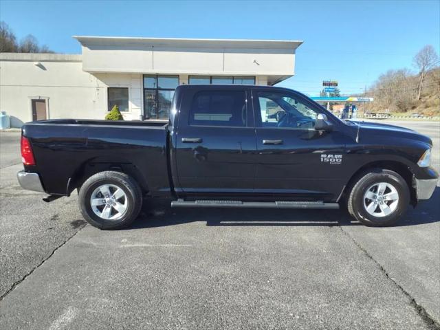 2022 RAM 1500 Classic SLT Crew Cab 4x4 57 Box