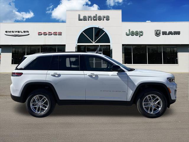 2025 Jeep Grand Cherokee GRAND CHEROKEE LAREDO X 4X4