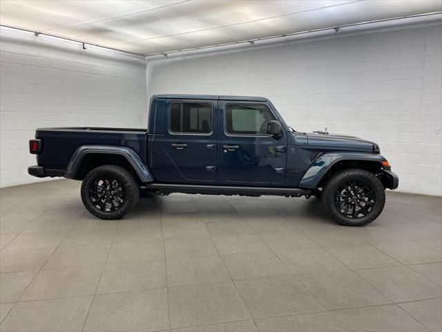 2025 Jeep Gladiator GLADIATOR NIGHTHAWK 4X4