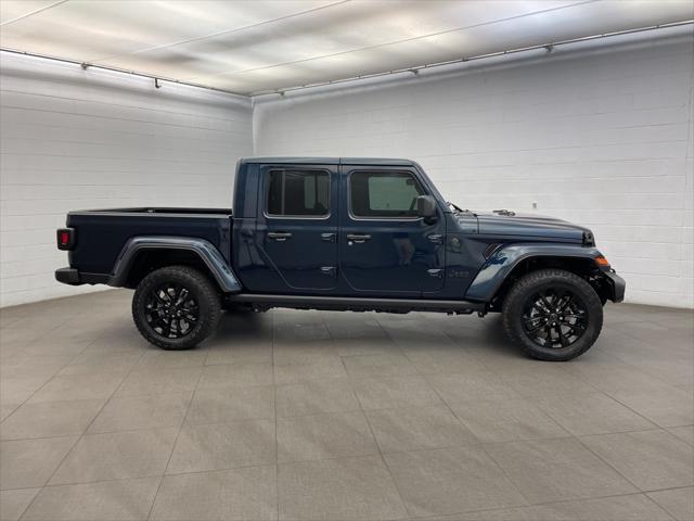 2025 Jeep Gladiator GLADIATOR NIGHTHAWK 4X4