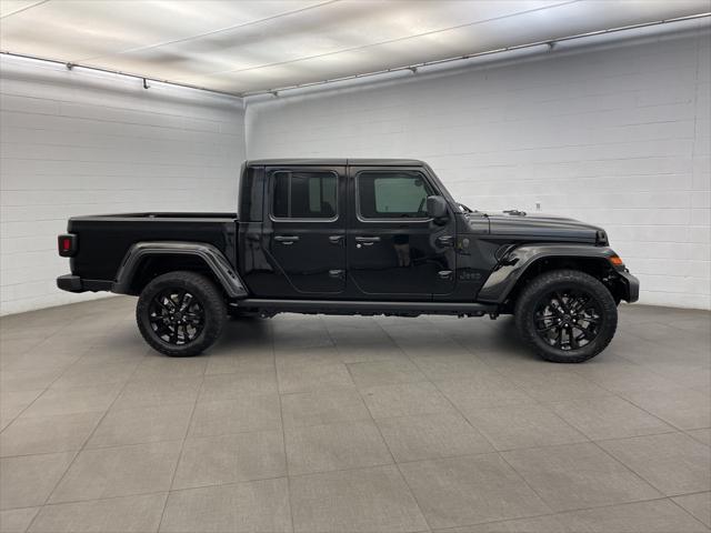 2025 Jeep Gladiator GLADIATOR NIGHTHAWK 4X4