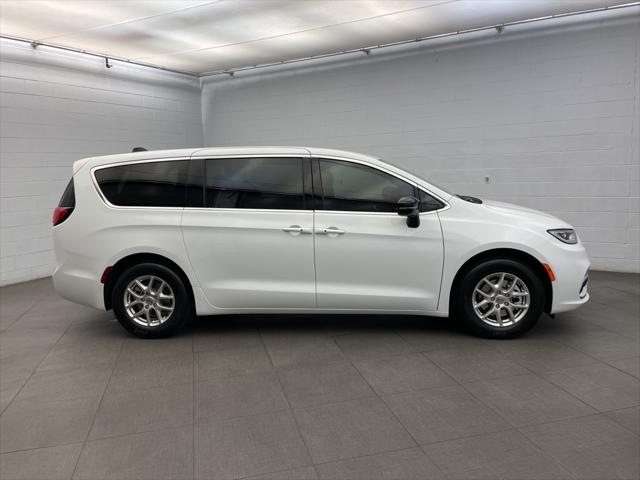 2025 Chrysler Pacifica PACIFICA SELECT