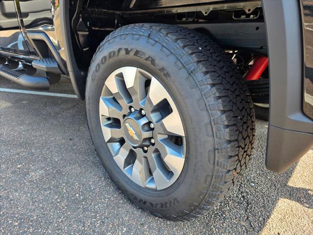 2025 Chevrolet Silverado 2500HD 4WD Crew Cab Standard Bed Custom