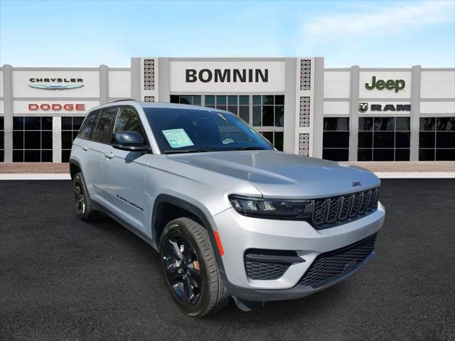 2022 Jeep Grand Cherokee Altitude 4x4 2022 Jeep Grand Cherokee Altitude 4x4