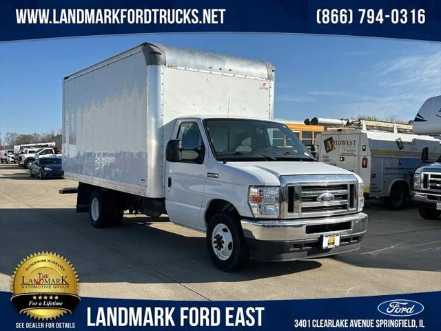 2022 Ford E-350 Cutaway E-350 DRW 138 WB