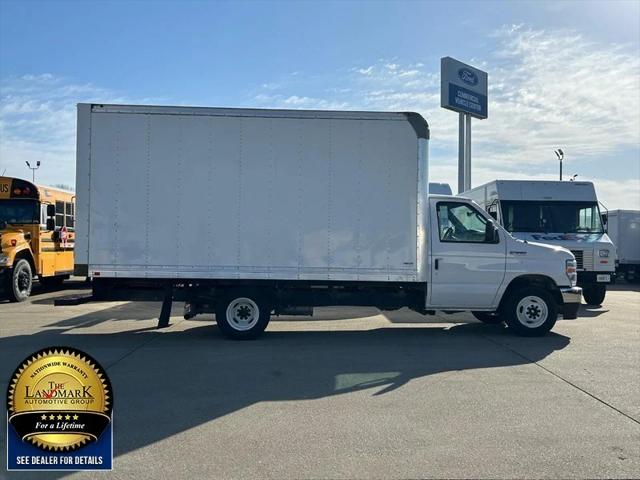 2022 Ford E-350 Cutaway E-350 DRW 138 WB