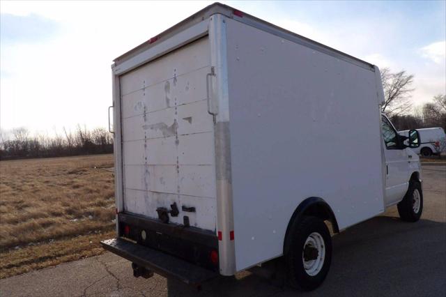 2011 Ford E-350 Cutaway E-350
