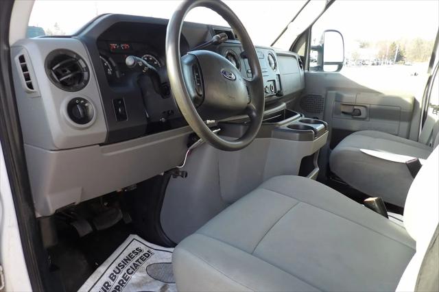 2011 Ford E-350 Cutaway E-350