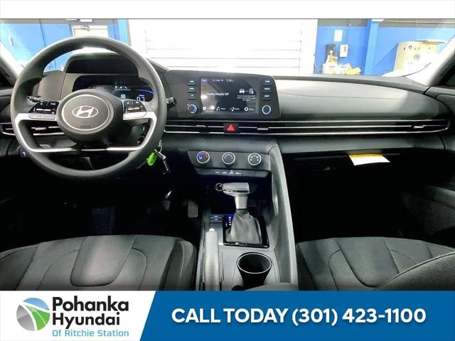 2025 Hyundai Elantra SE