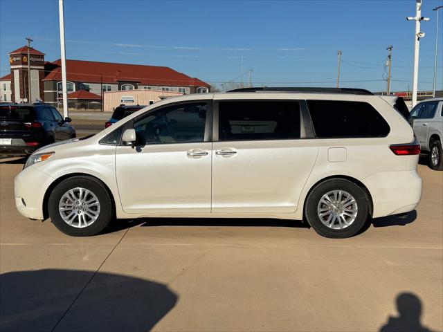 2015 Toyota Sienna XLE 8 Passenger