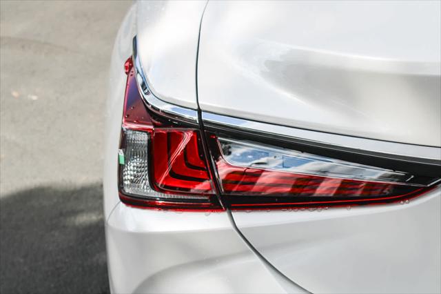 2025 Lexus ES 350 Unknown