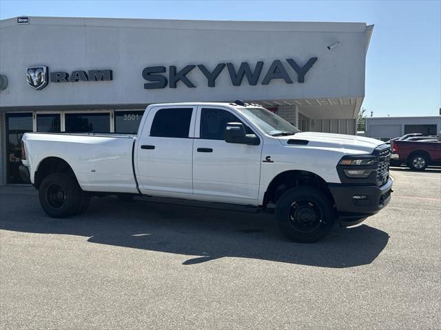 2025 RAM Ram 3500 RAM 3500 TRADESMAN CREW CAB 4X4 8 BOX
