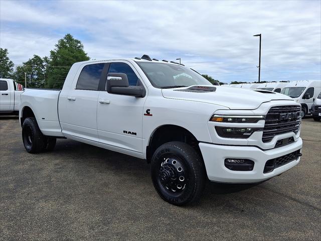 2025 RAM Ram 3500 RAM 3500 LARAMIE MEGA CAB 4X4 64 BOX
