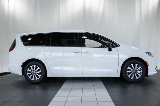 2025 Chrysler Pacifica Hybrid PACIFICA PLUG-IN HYBRID SELECT