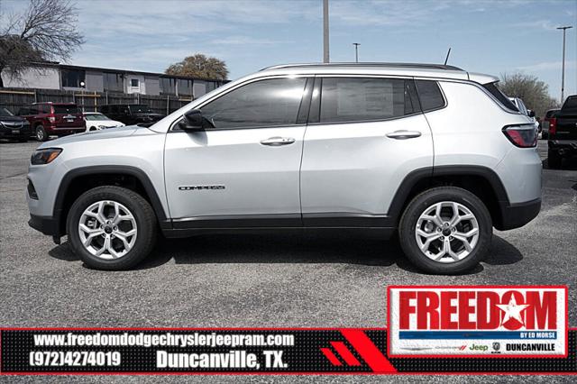 2025 Jeep Compass COMPASS LATITUDE 4X4