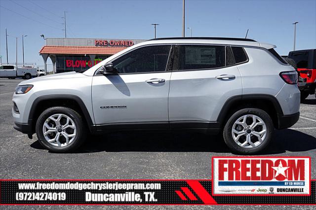 2025 Jeep Compass COMPASS LATITUDE 4X4