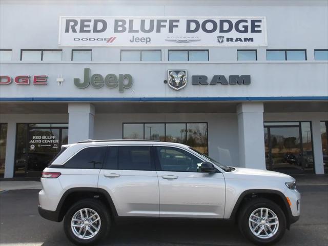 2025 Jeep Grand Cherokee GRAND CHEROKEE LAREDO X 4X4