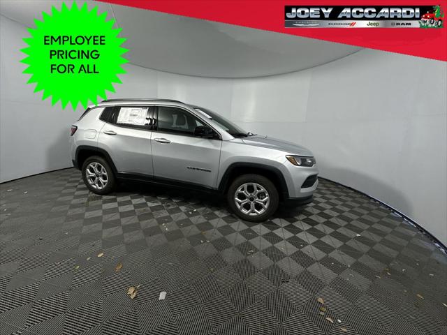2025 Jeep Compass COMPASS LATITUDE 4X4