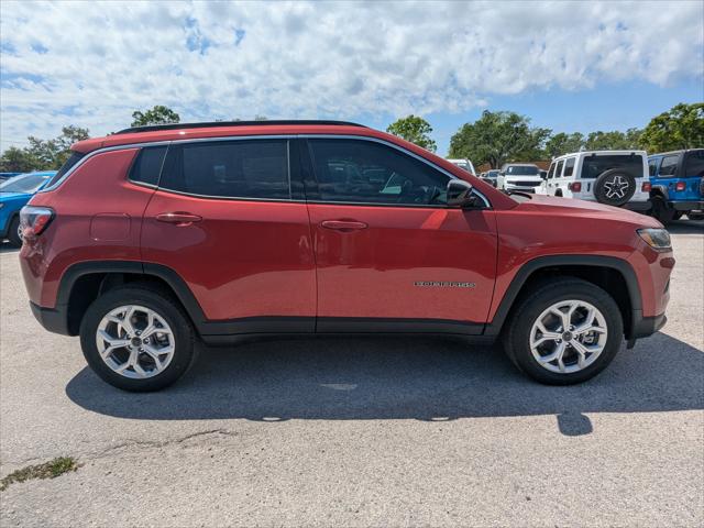 2025 Jeep Compass COMPASS LATITUDE 4X4