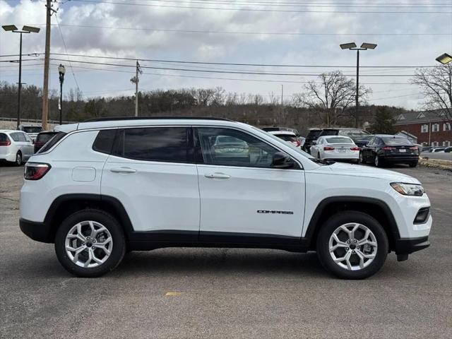 2025 Jeep Compass COMPASS LATITUDE 4X4